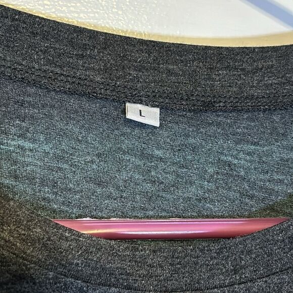 Women’s Dark Gray Short Sleeve Tshirt It’s Me Hi, I’m the problem it’s me size L - Picture 2 of 4